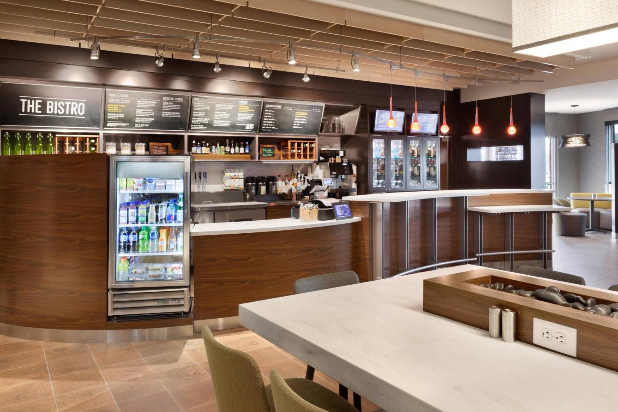 Courtyard By Marriott Boston Dedham/Westwood Hotel Exterior photo