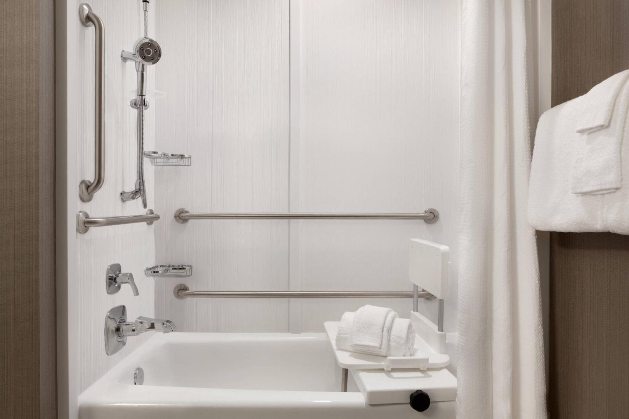 Courtyard By Marriott Boston Dedham/Westwood Hotel Exterior photo