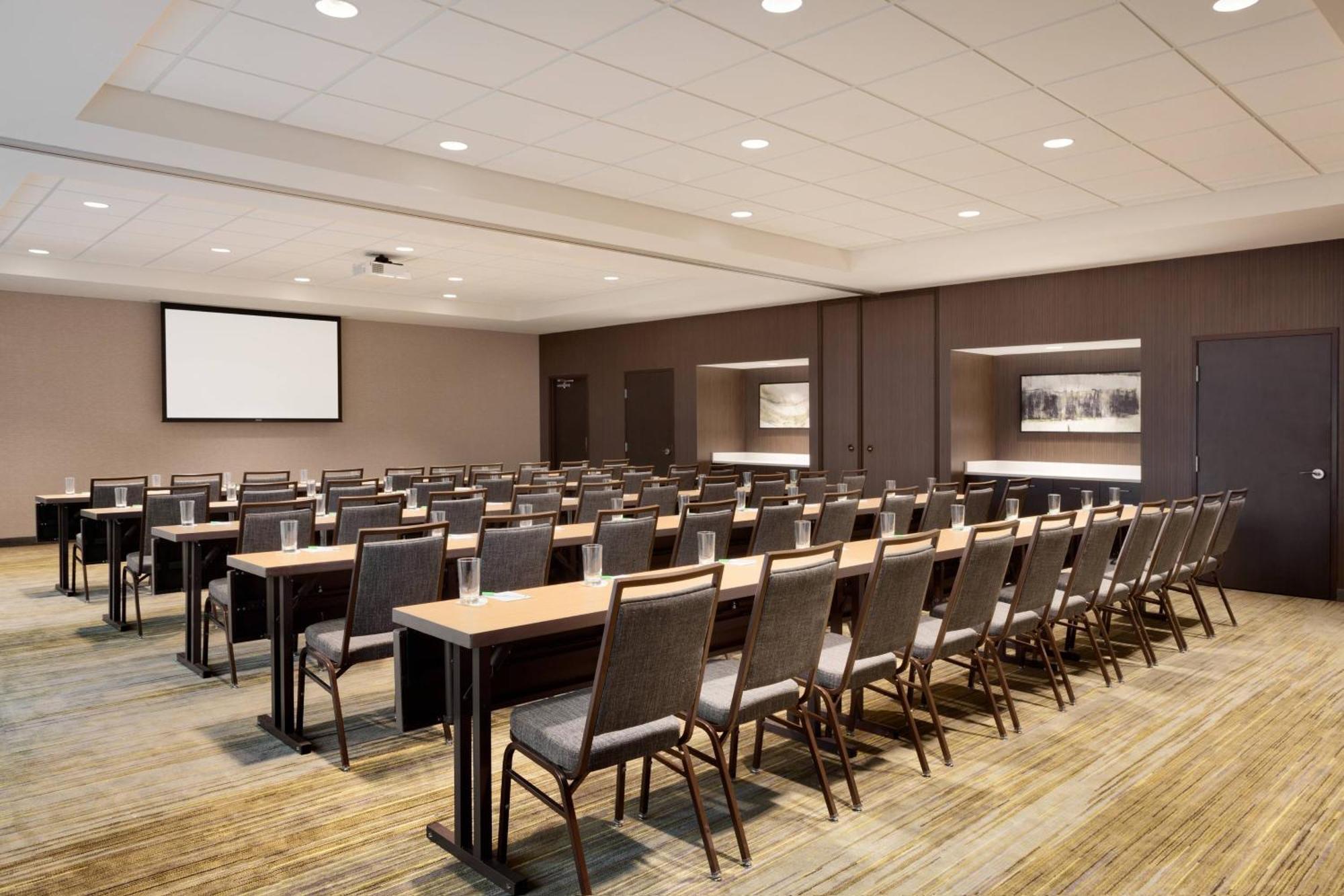 Courtyard By Marriott Boston Dedham/Westwood Hotel Exterior photo