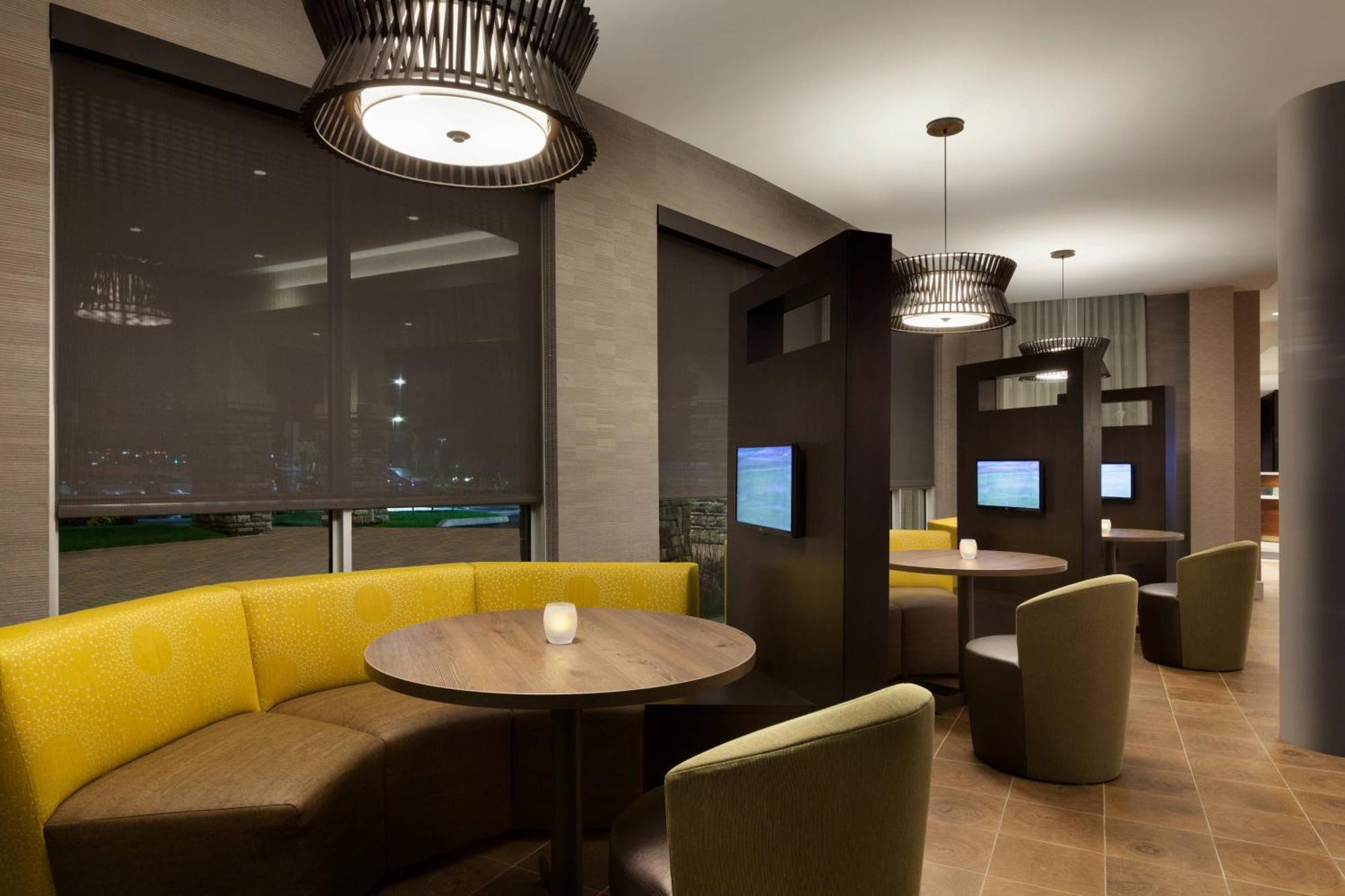 Courtyard By Marriott Boston Dedham/Westwood Hotel Exterior photo