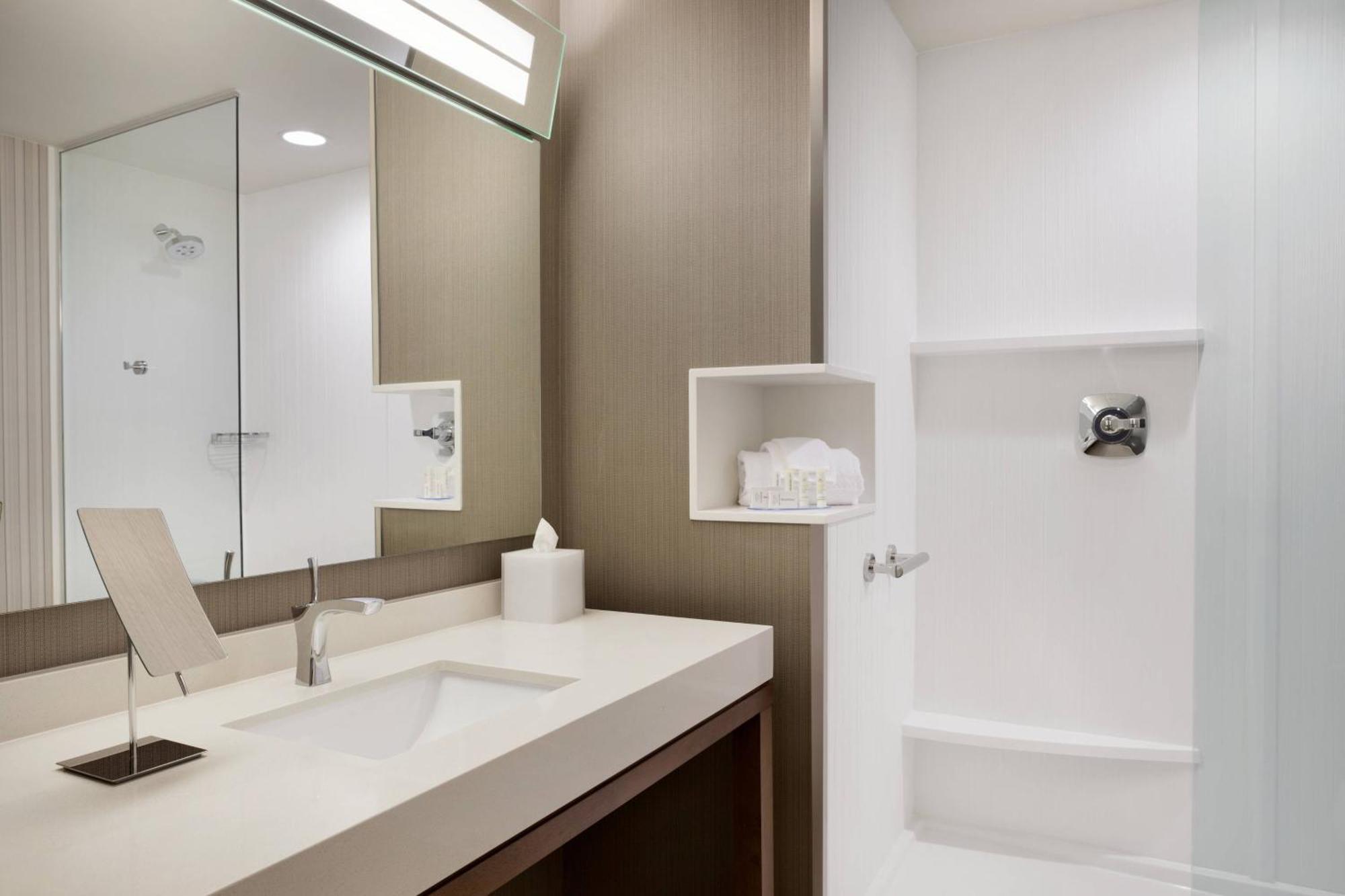 Courtyard By Marriott Boston Dedham/Westwood Hotel Exterior photo