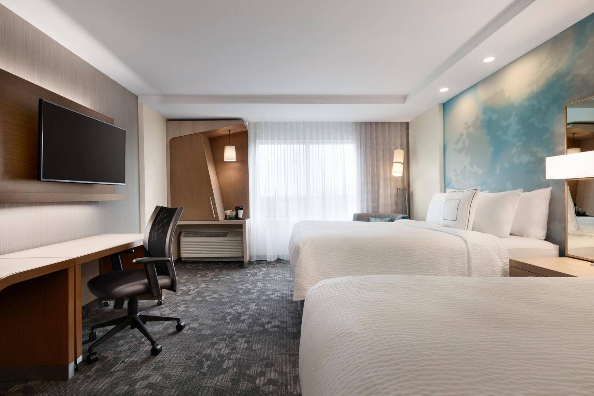 Courtyard By Marriott Boston Dedham/Westwood Hotel Exterior photo